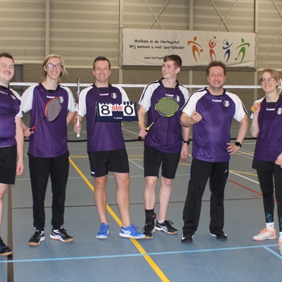 Badmintonteam ongeslagen kampioen!